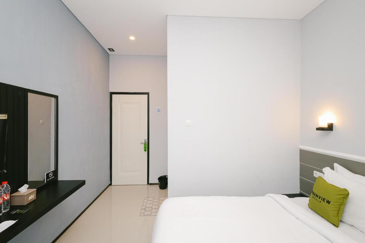 Urbanview B Syariah Lumajang By Reddoorz Hotel Ngoại thất bức ảnh