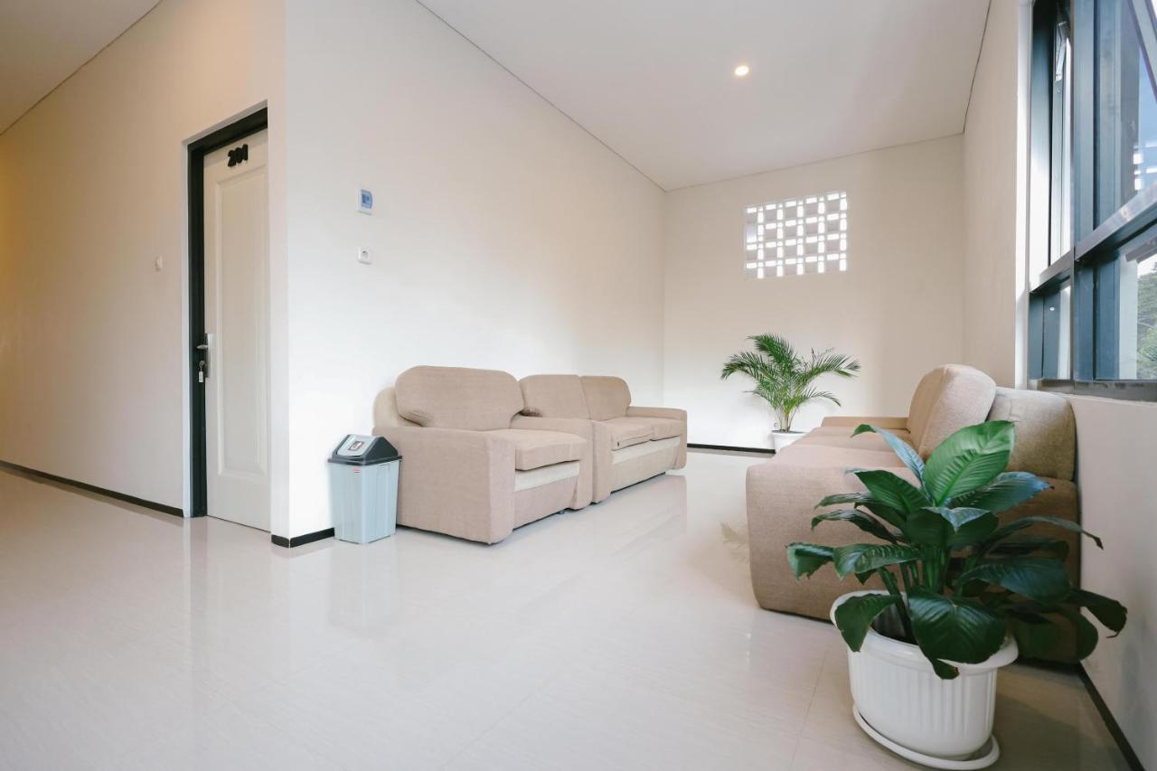 Urbanview B Syariah Lumajang By Reddoorz Hotel Ngoại thất bức ảnh