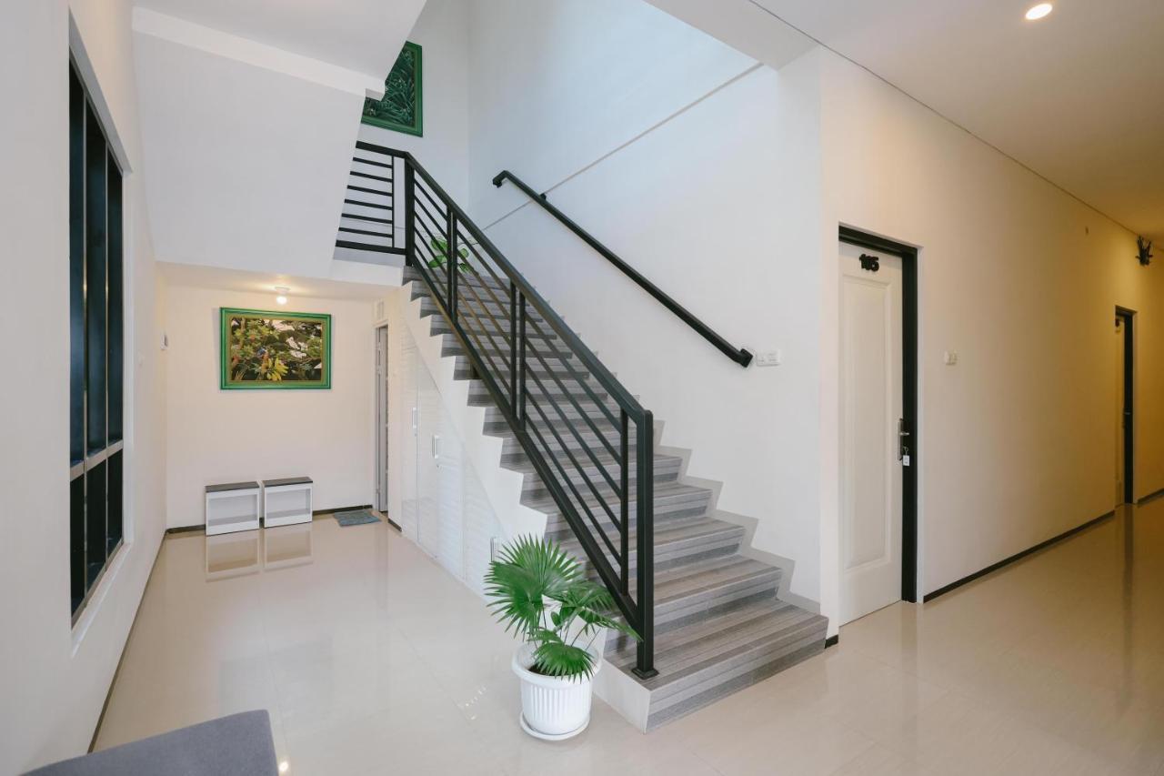 Urbanview B Syariah Lumajang By Reddoorz Hotel Ngoại thất bức ảnh