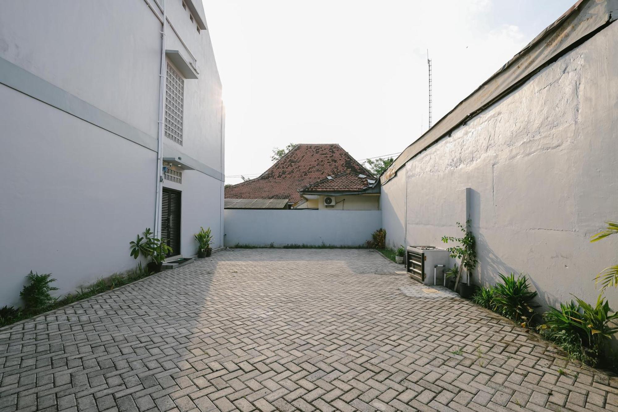 Urbanview B Syariah Lumajang By Reddoorz Hotel Ngoại thất bức ảnh